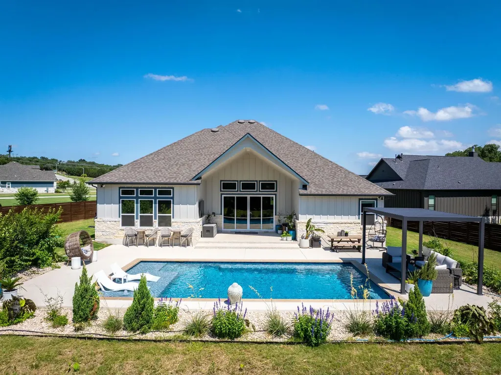 132 Mcnaughton Drive Liberty Hill TX 78642