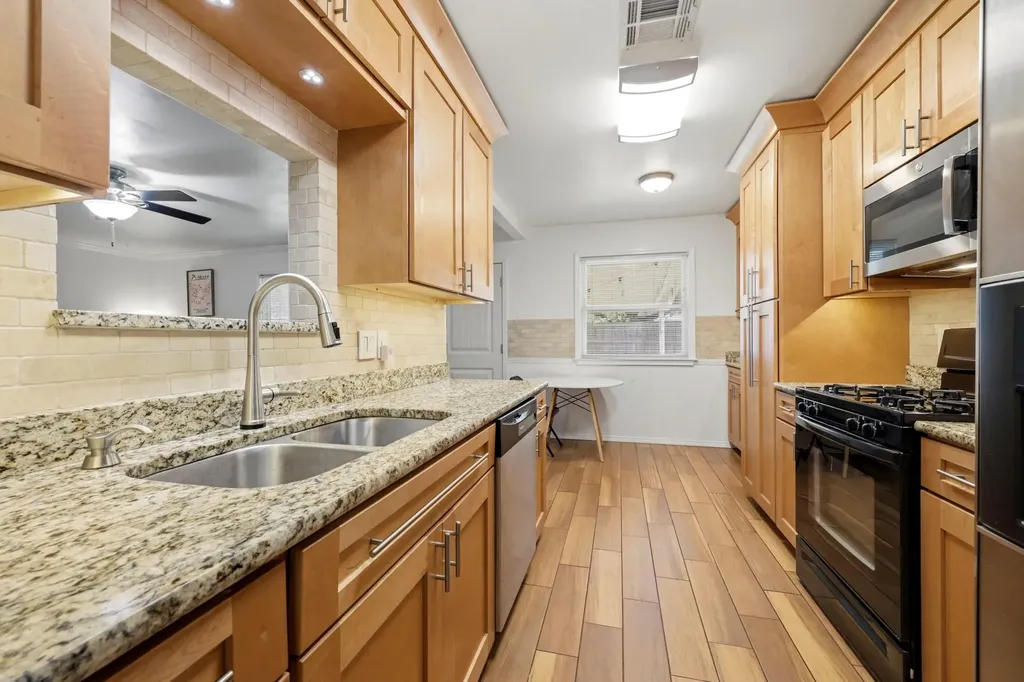 7106 Moat Cove Austin TX 78745