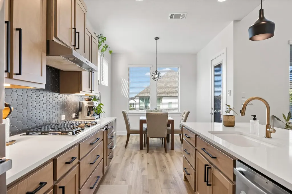 531 Great Lawn Bend Liberty Hill TX 78642