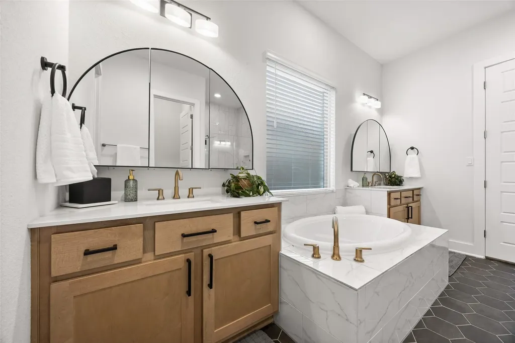 531 Great Lawn Bend Liberty Hill TX 78642