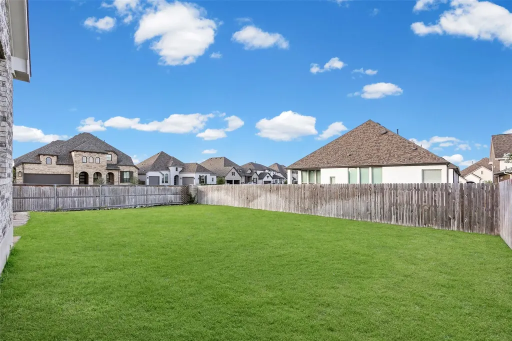 531 Great Lawn Bend Liberty Hill TX 78642