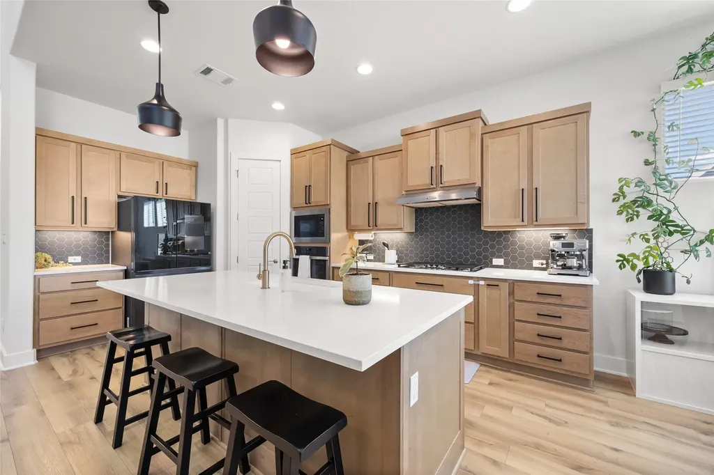 531 Great Lawn Bend Liberty Hill TX 78642