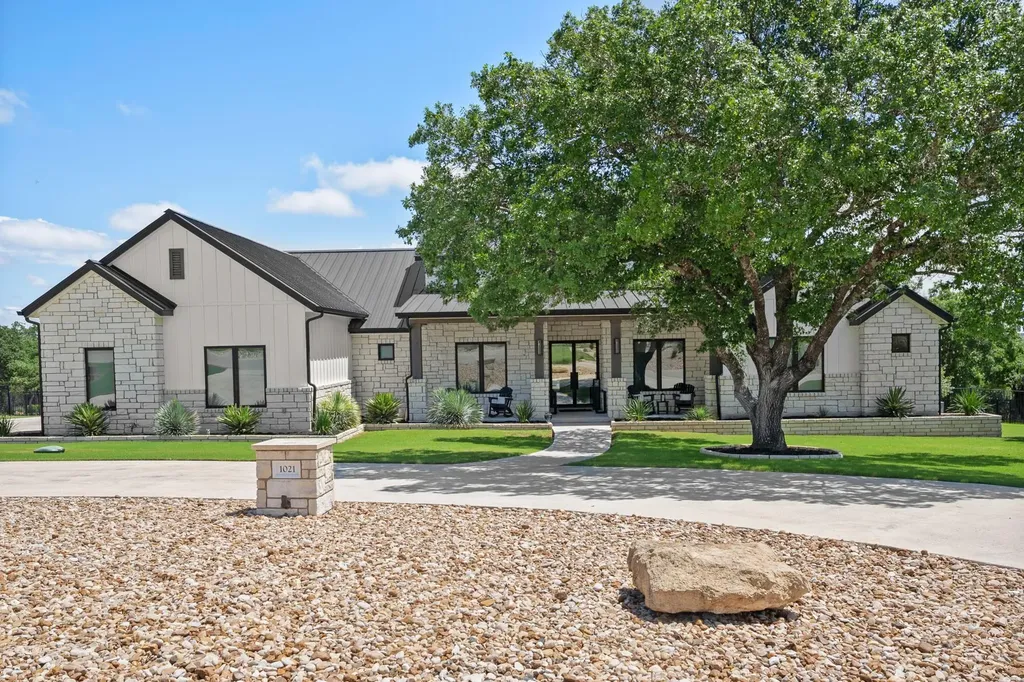 1021 Lower Peninsula Loop Georgetown TX 78633