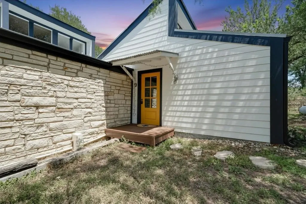 150 Lakeview Drive Del Valle TX 78617