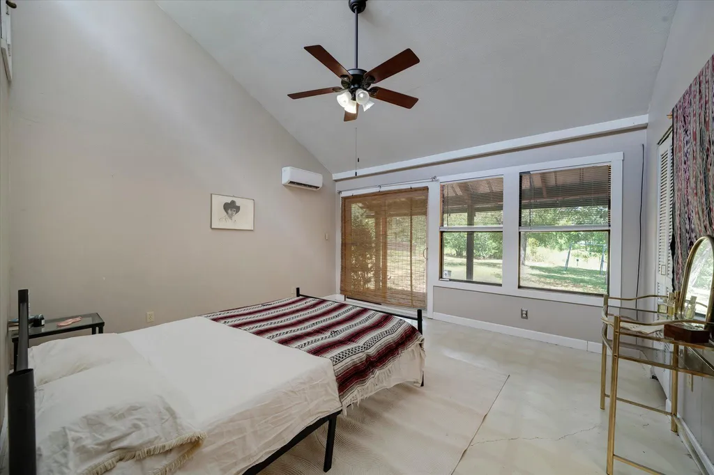 150 Lakeview Drive Del Valle TX 78617