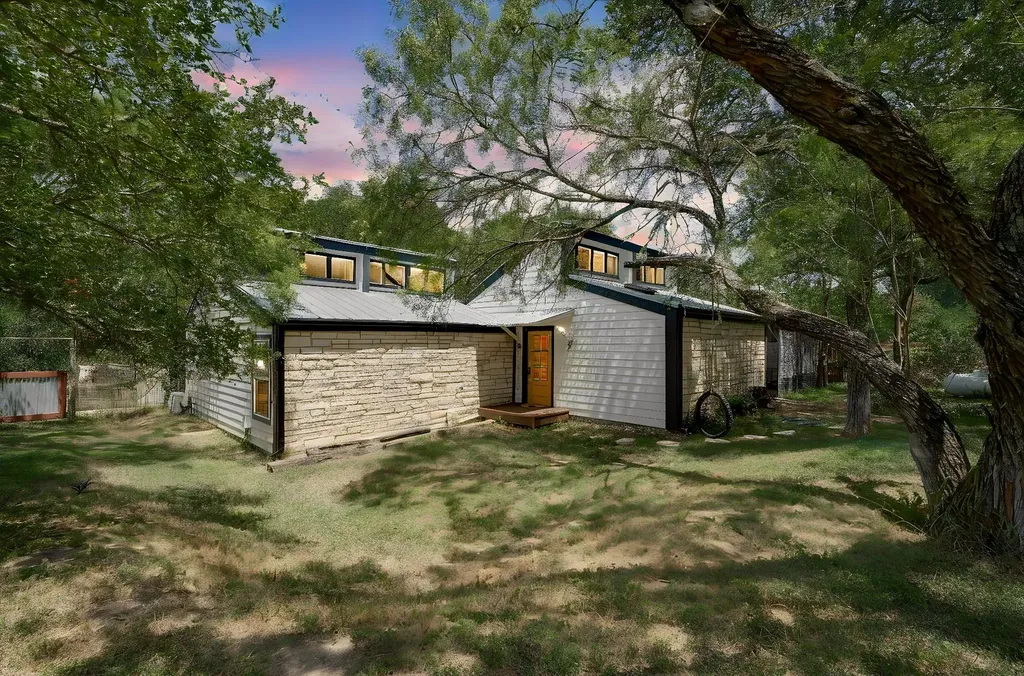 150 Lakeview Drive Del Valle TX 78617