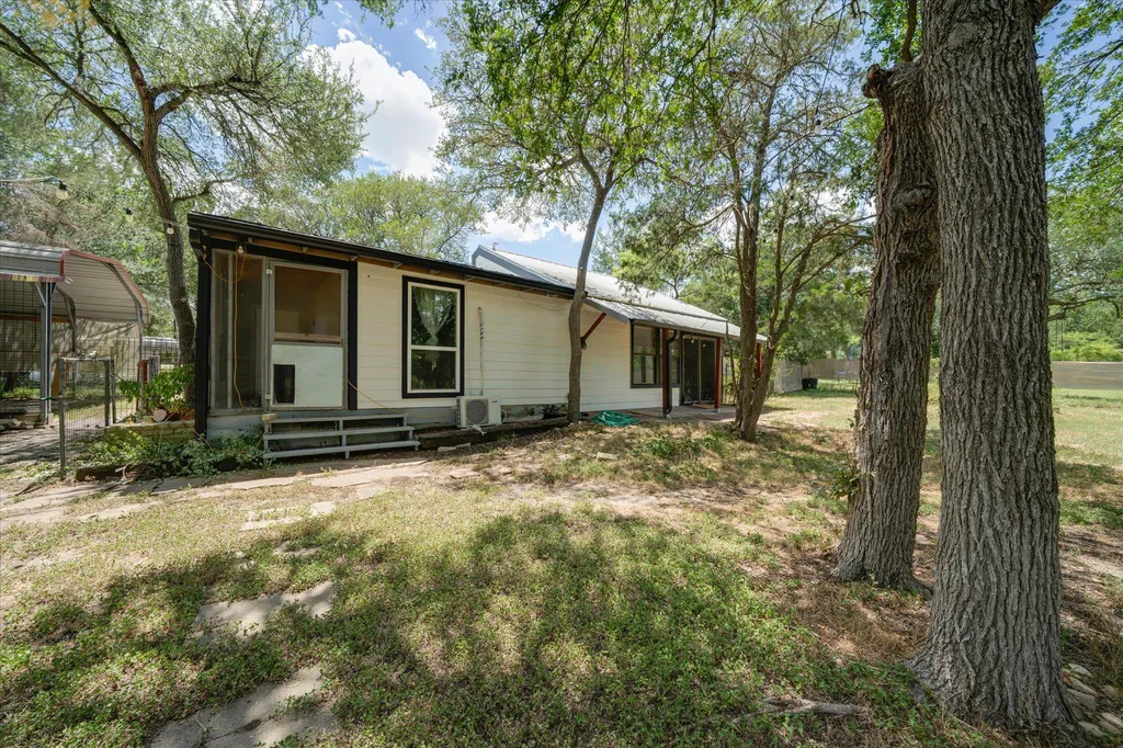 150 Lakeview Drive Del Valle TX 78617