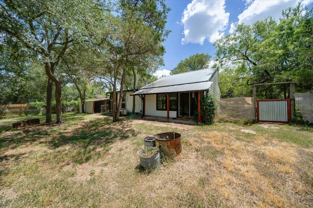 150 Lakeview Drive Del Valle TX 78617