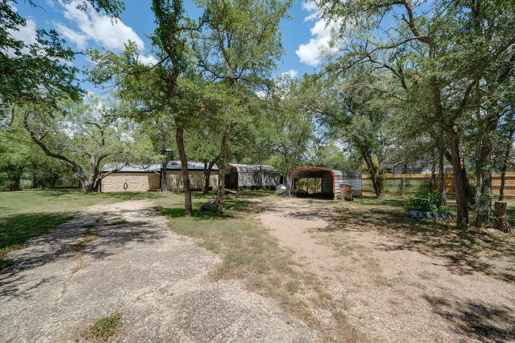 150 Lakeview Drive Del Valle TX 78617