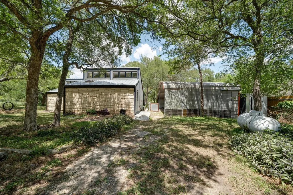 150 Lakeview Drive Del Valle TX 78617