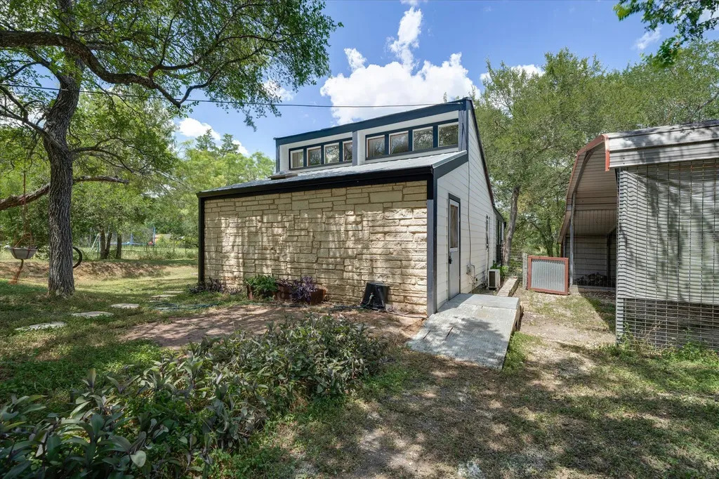 150 Lakeview Drive Del Valle TX 78617
