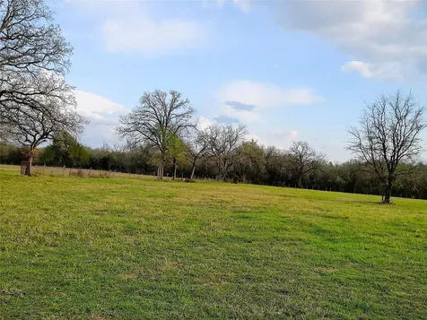 1042 Los Ranchitos Road Cameron TX 76567