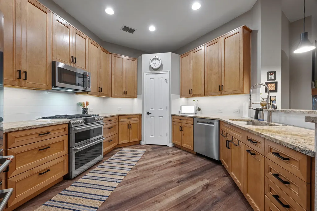 5935 Salcon Cliff Drive Austin TX 78749