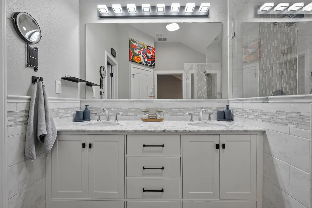 5935 Salcon Cliff Drive Austin TX 78749