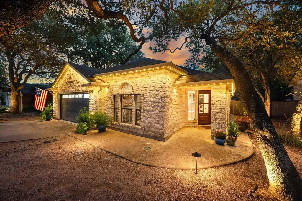 5935 Salcon Cliff Drive Austin TX 78749
