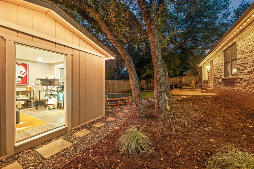 5935 Salcon Cliff Drive Austin TX 78749
