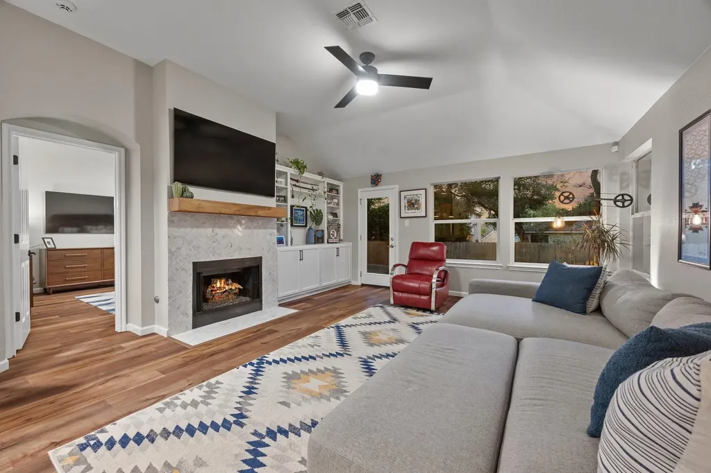 5935 Salcon Cliff Drive Austin TX 78749