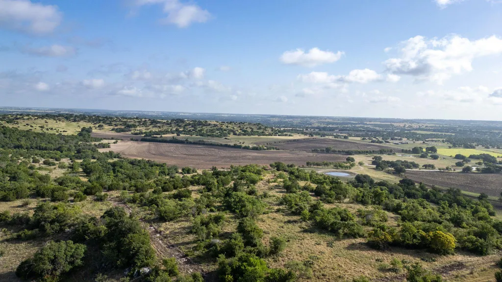 102 Fm-1047 Evant TX 76880