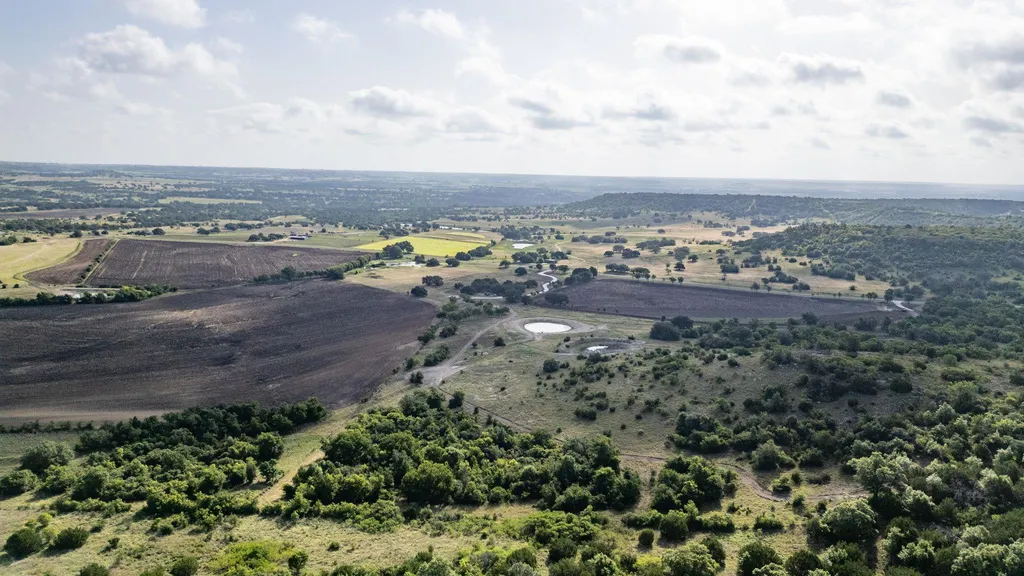 102 Fm-1047 Evant TX 76880