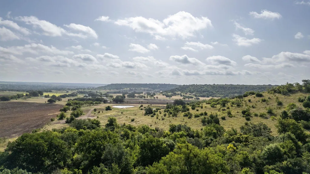 102 Fm-1047 Evant TX 76880