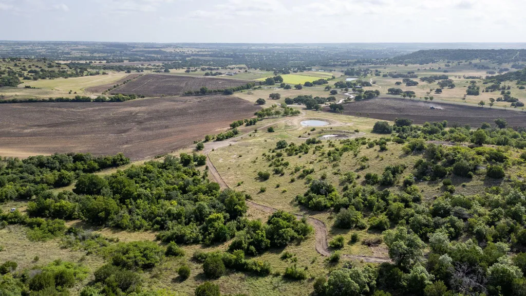 102 Fm-1047 Evant TX 76880
