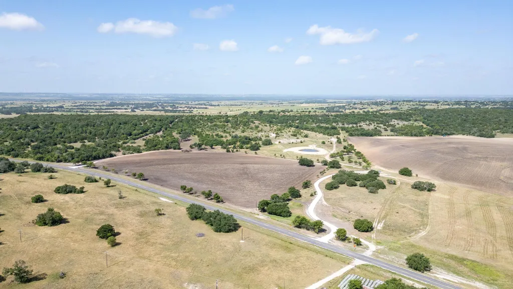 102 Fm-1047 Evant TX 76880