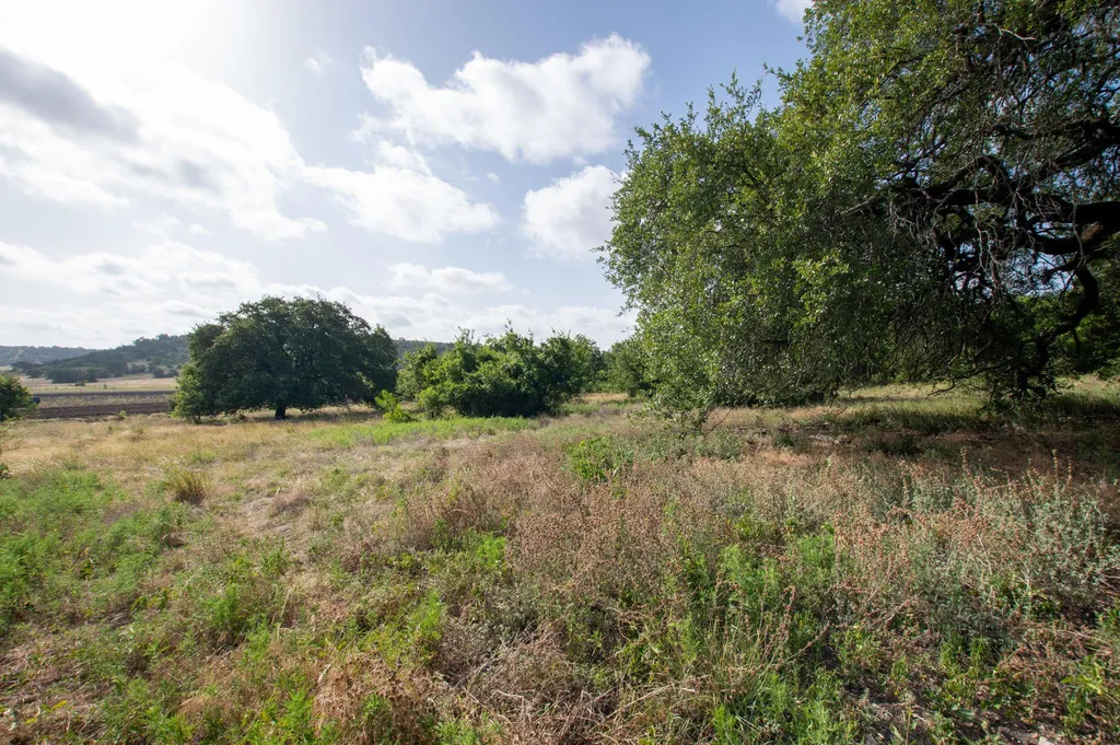 102 Fm-1047 Evant TX 76880