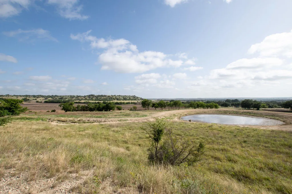 102 Fm-1047 Evant TX 76880