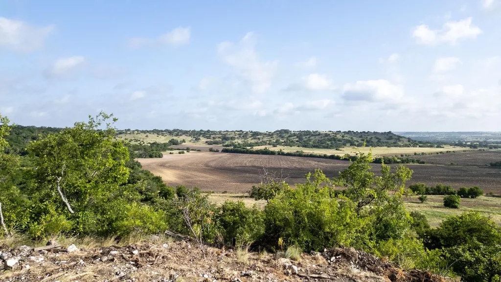 102 Fm-1047 Evant TX 76880