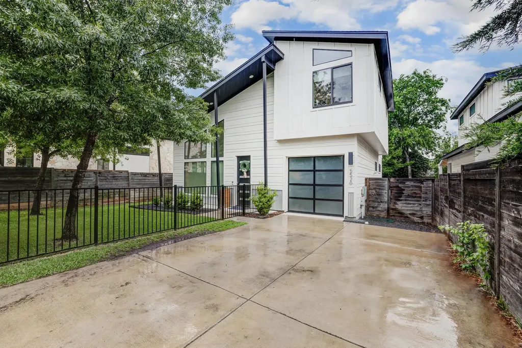 5520 Woodrow Avenue Austin TX 78756