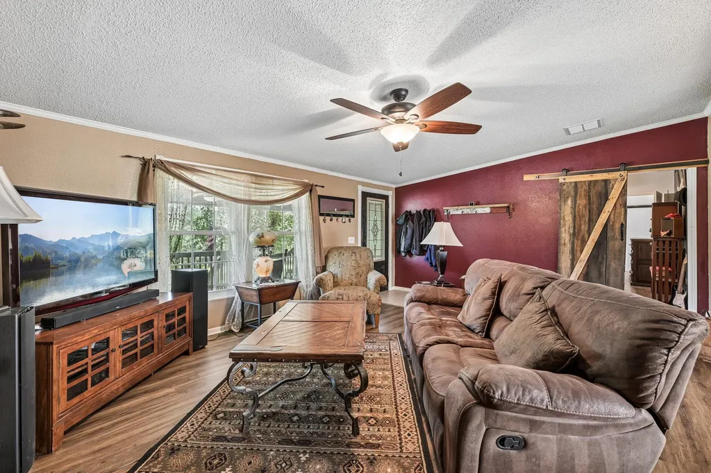 541 Hidden Oaks Drive Elgin TX 78621