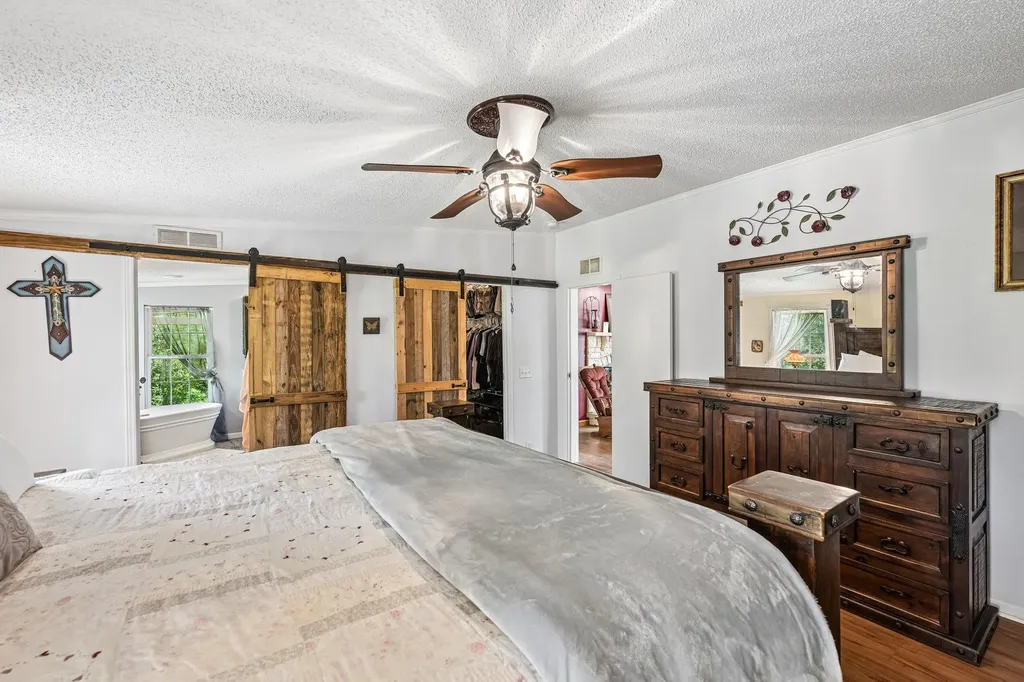 541 Hidden Oaks Drive Elgin TX 78621