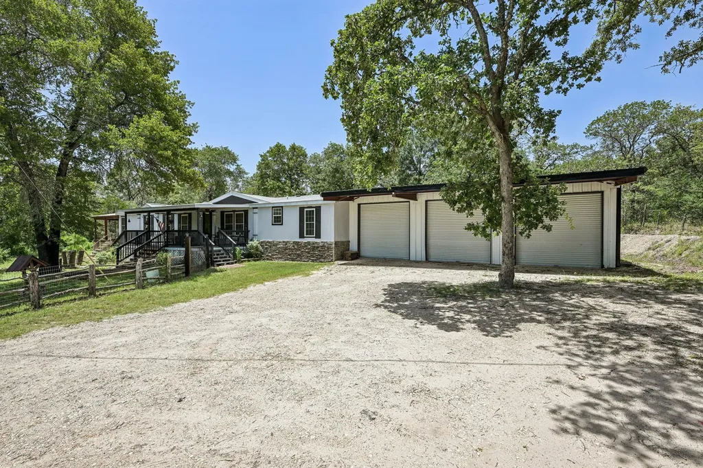 541 Hidden Oaks Drive Elgin TX 78621