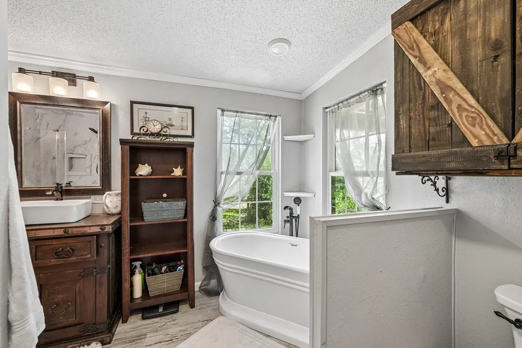 541 Hidden Oaks Drive Elgin TX 78621