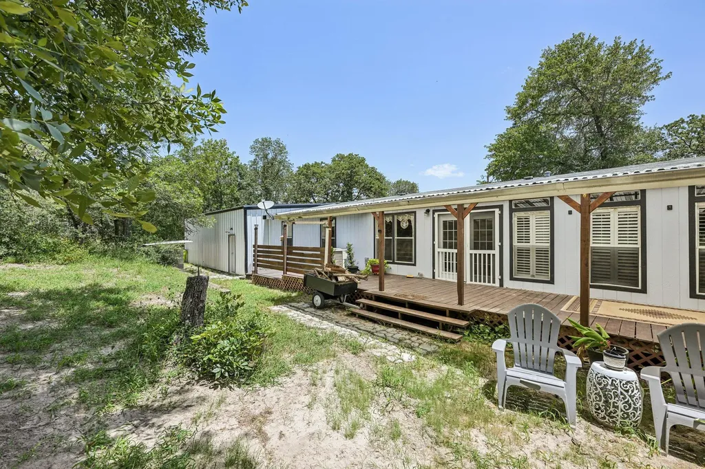 541 Hidden Oaks Drive Elgin TX 78621