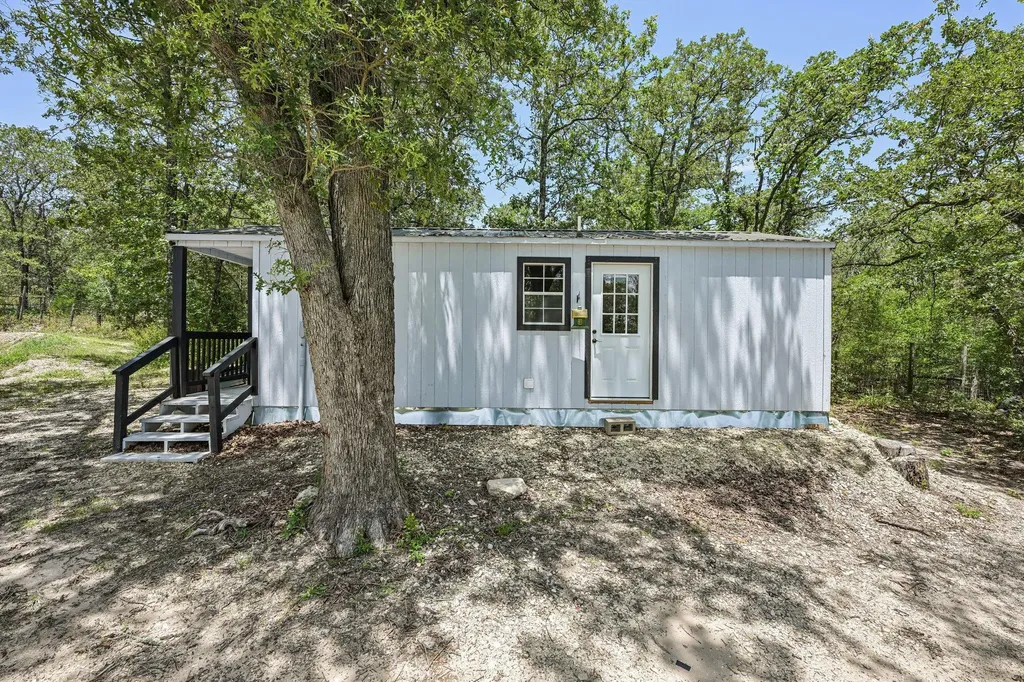541 Hidden Oaks Drive Elgin TX 78621
