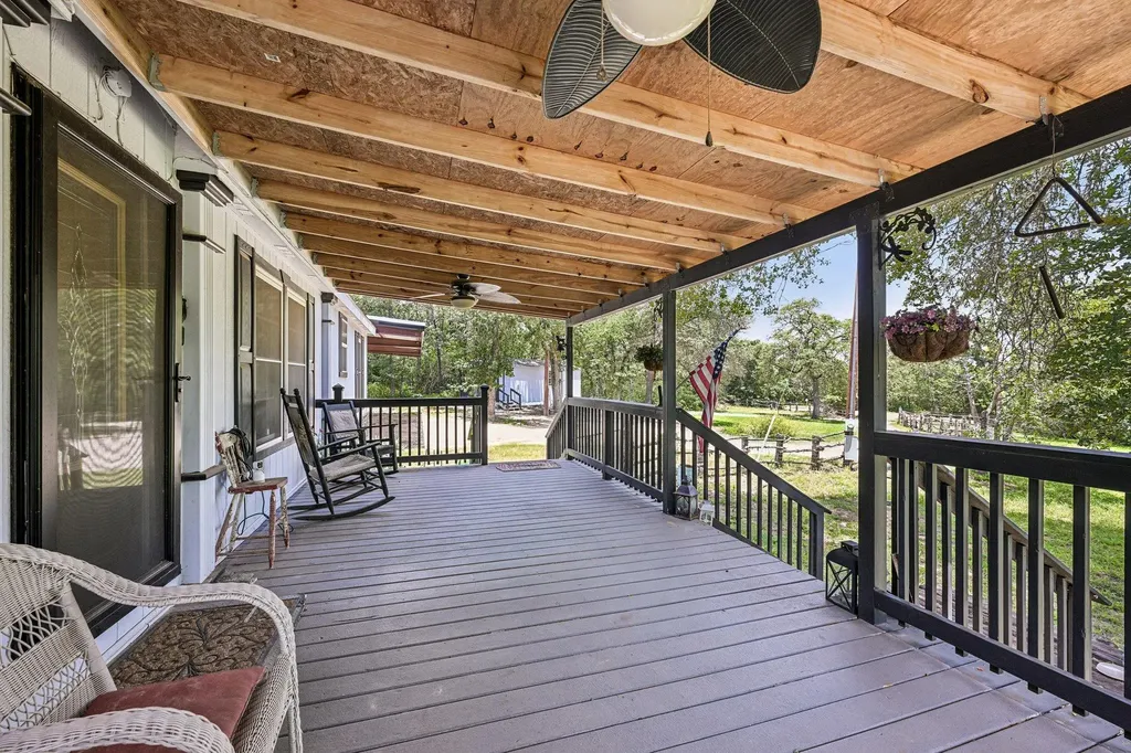 541 Hidden Oaks Drive Elgin TX 78621