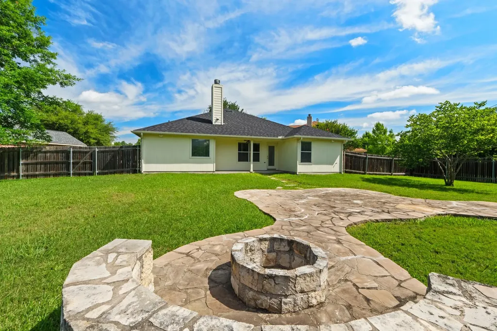 1109 Blackburn Place Round Rock TX 78665