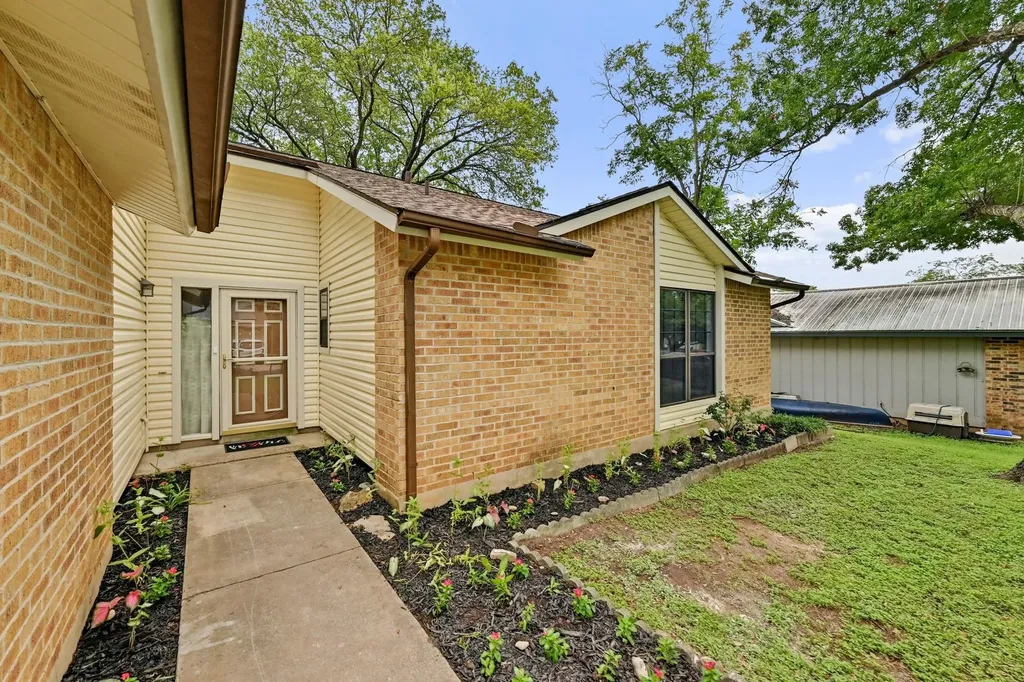2411 Roehampton Drive Austin TX 78745