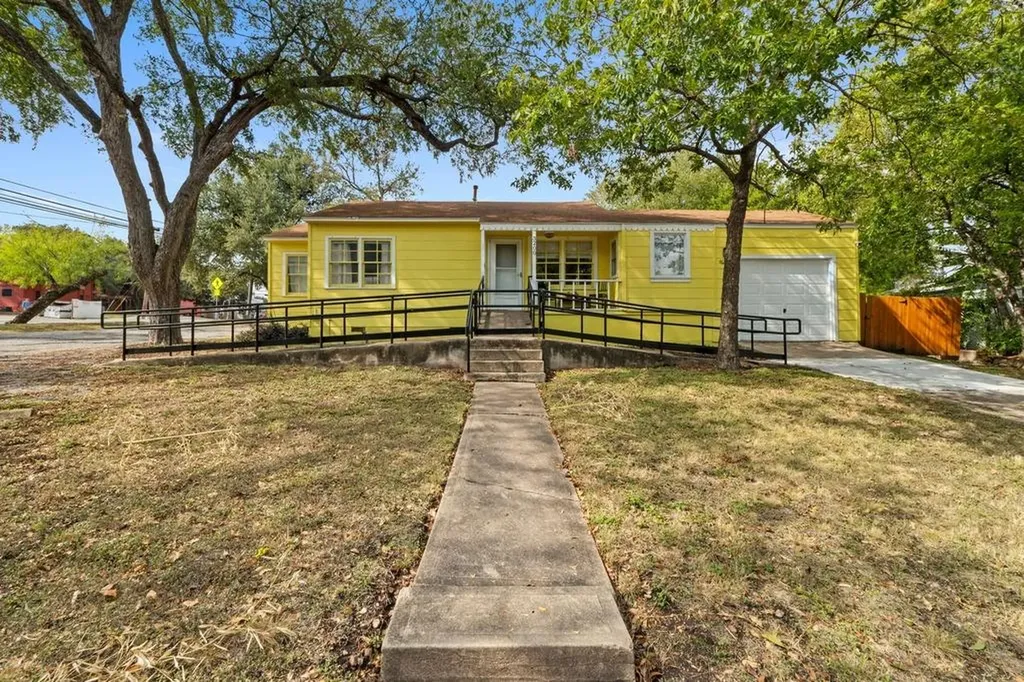 2710 Manor Road Austin TX 78722