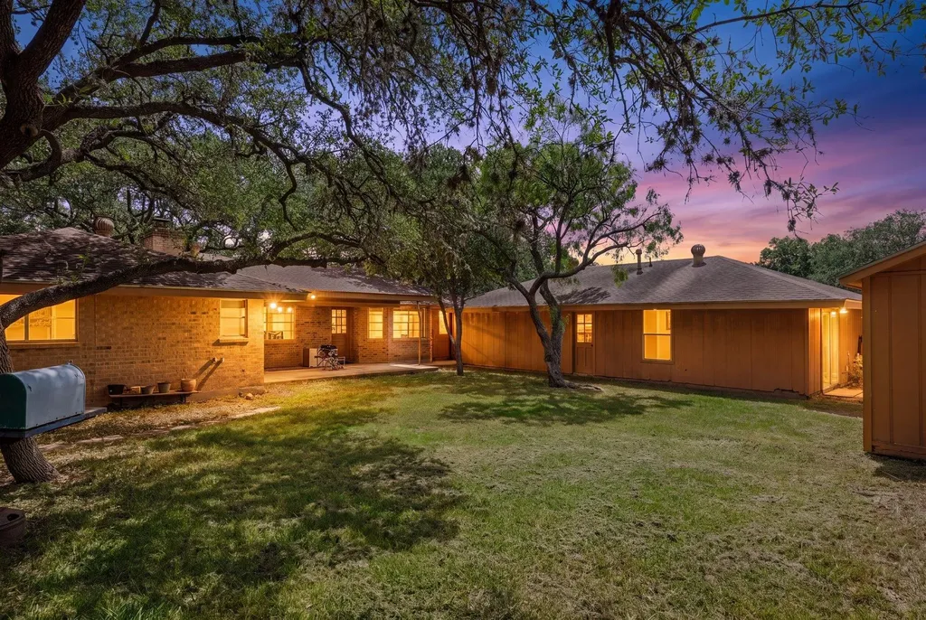 304 Hill Country Lane San Antonio TX 78232