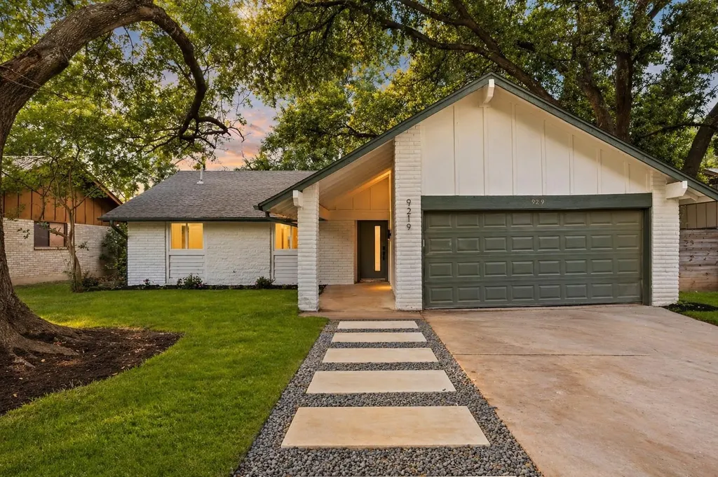 9219 Hunters Trace E Austin TX 78758
