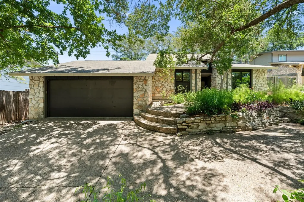 1702 Deerfield Drive Austin TX 78741