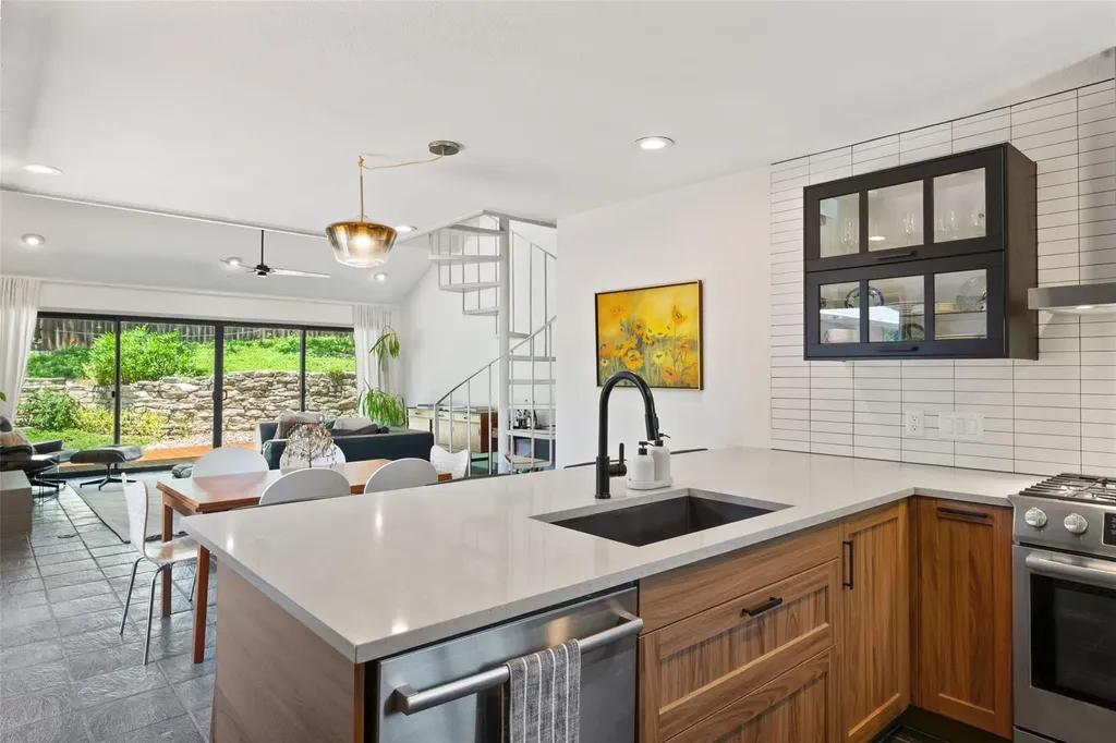 1702 Deerfield Drive Austin TX 78741