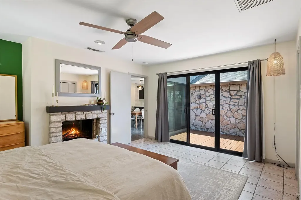 1702 Deerfield Drive Austin TX 78741