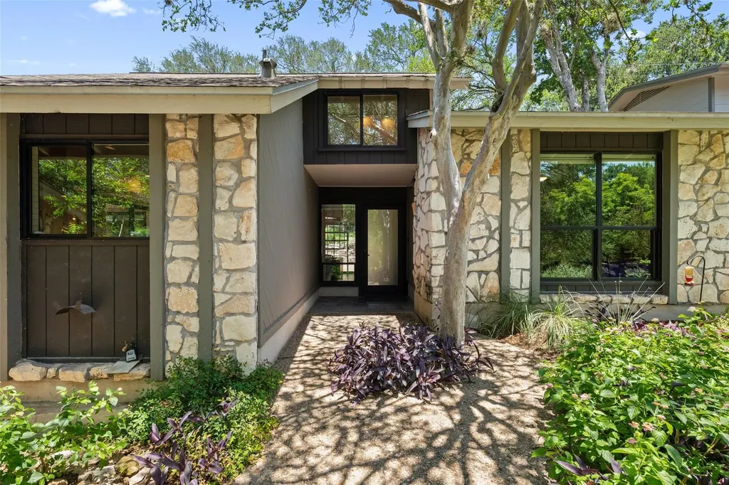1702 Deerfield Drive Austin TX 78741