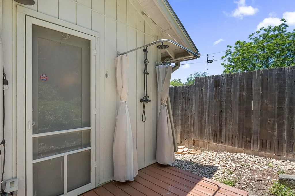 1702 Deerfield Drive Austin TX 78741
