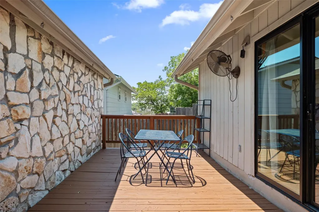 1702 Deerfield Drive Austin TX 78741
