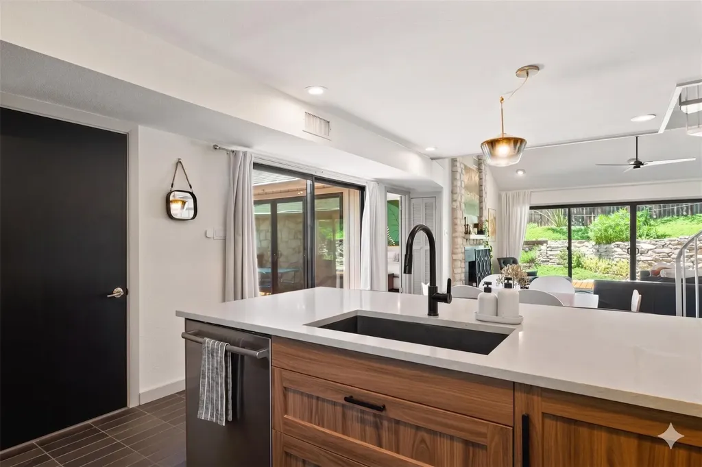 1702 Deerfield Drive Austin TX 78741