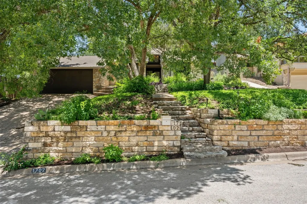 1702 Deerfield Drive Austin TX 78741
